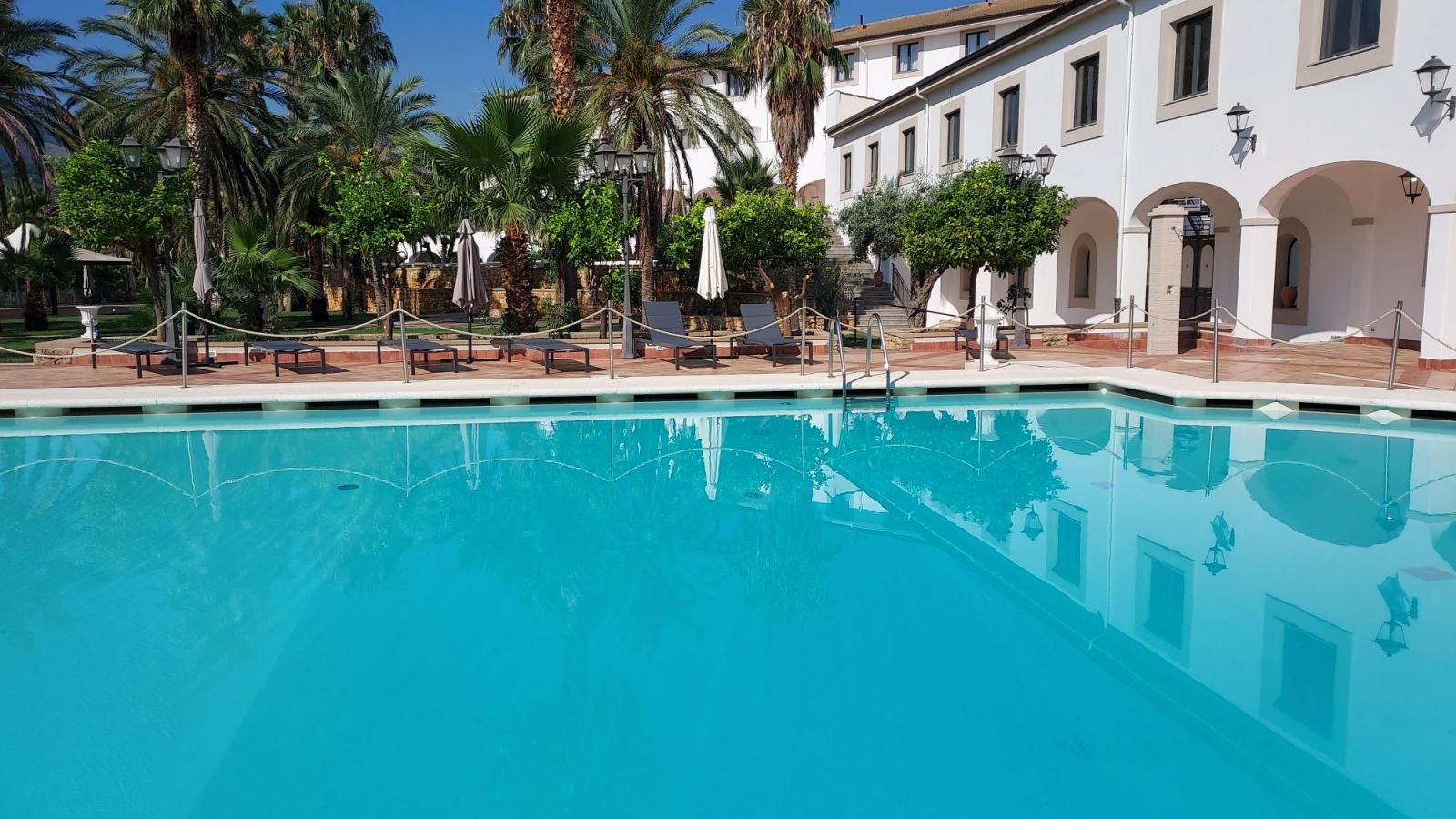 Pool & Garden
